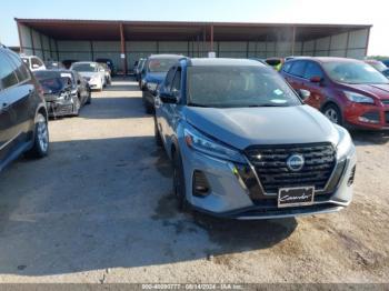  Salvage Nissan Kicks