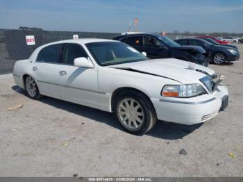  Salvage Lincoln Towncar