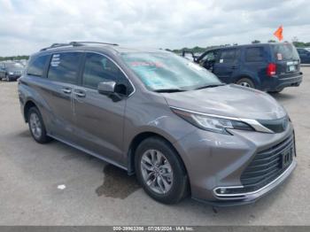  Salvage Toyota Sienna