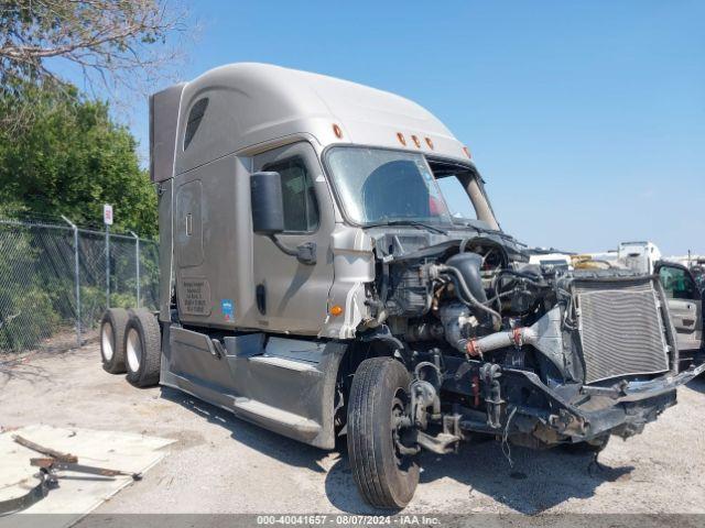  Salvage Freightliner Cascadia 125