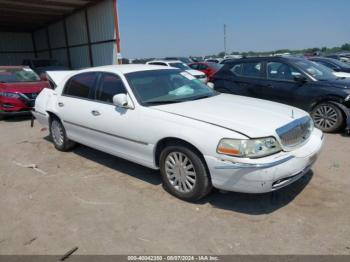  Salvage Lincoln Towncar