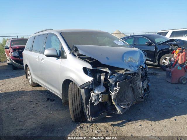  Salvage Toyota Sienna