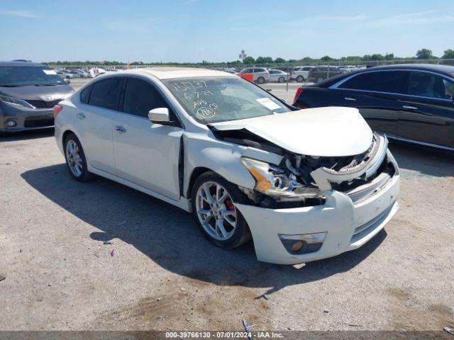  Salvage Nissan Altima