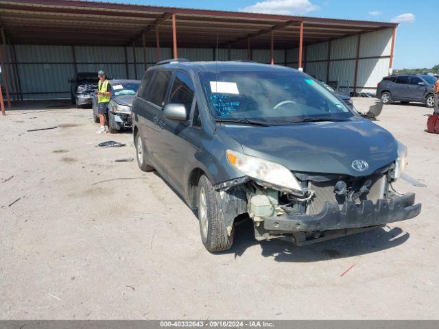  Salvage Toyota Sienna