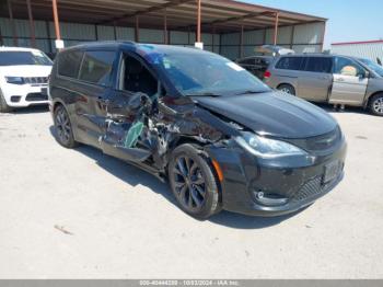  Salvage Chrysler Pacifica