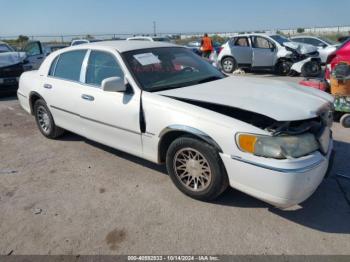  Salvage Lincoln Towncar