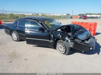  Salvage Lincoln Towncar