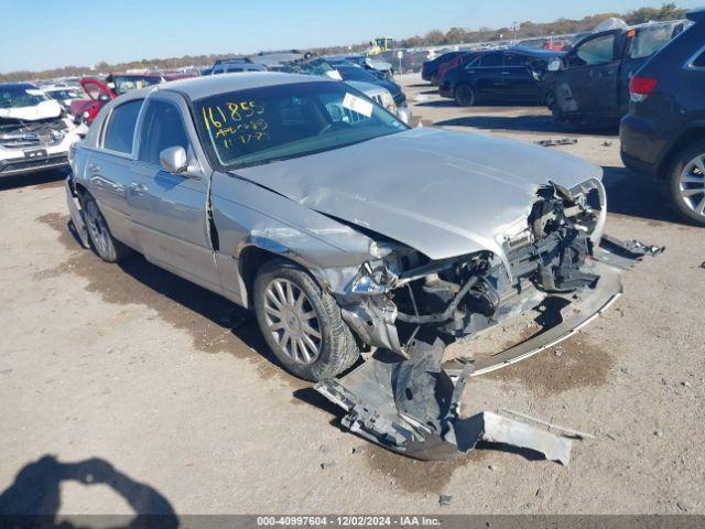  Salvage Lincoln Towncar