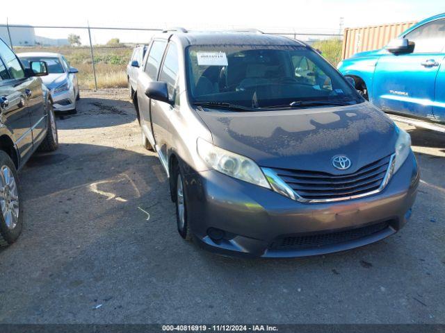  Salvage Toyota Sienna