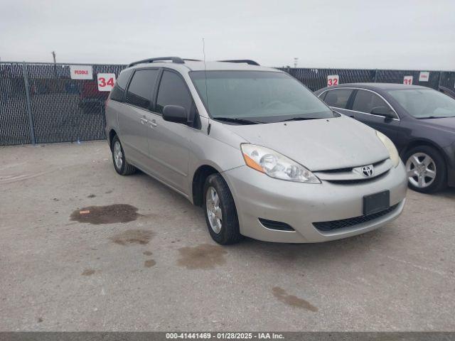  Salvage Toyota Sienna