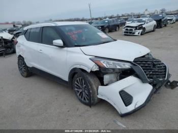  Salvage Nissan Kicks