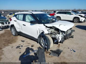  Salvage Nissan Kicks