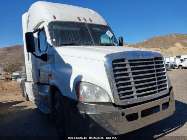  Salvage Freightliner Cascadia 125