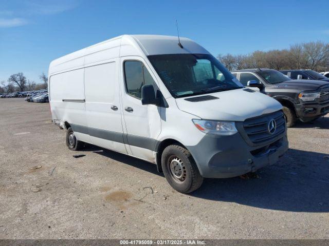  Salvage Mercedes-Benz Sprinter 2500