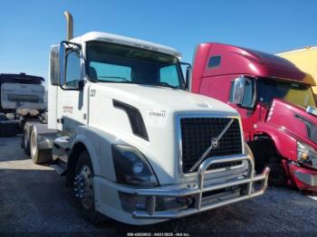  Salvage Volvo Vn