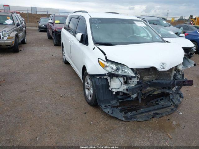  Salvage Toyota Sienna