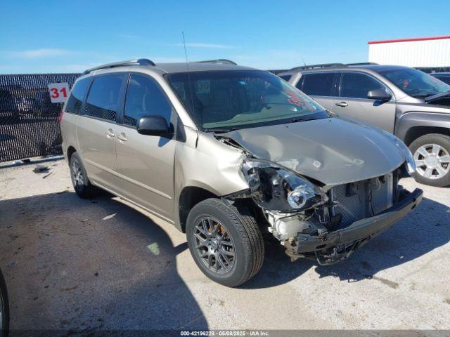  Salvage Toyota Sienna