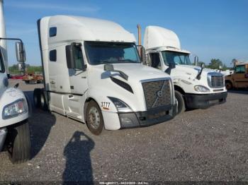  Salvage Volvo Vnl