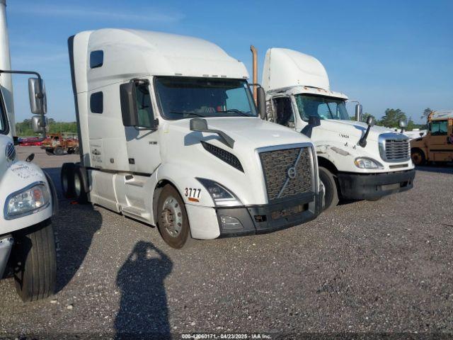  Salvage Volvo Vnl