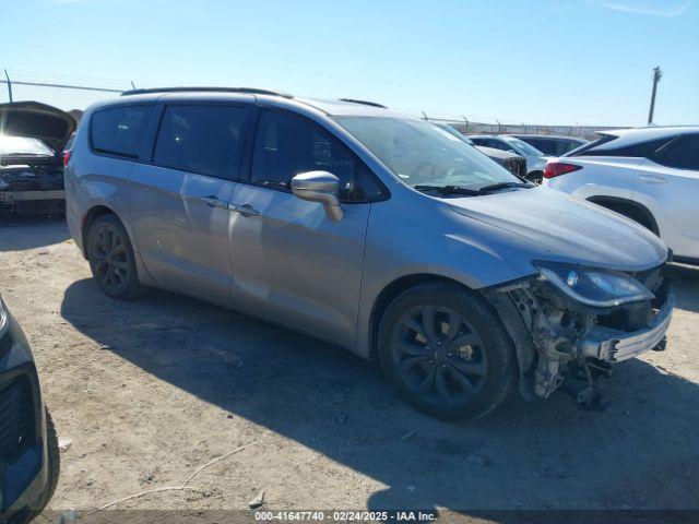  Salvage Chrysler Pacifica