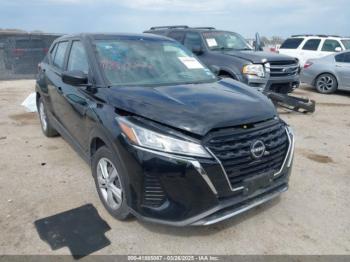  Salvage Nissan Kicks