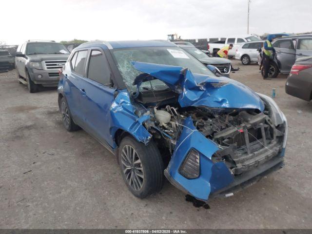 Salvage Nissan Kicks