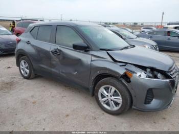  Salvage Nissan Kicks