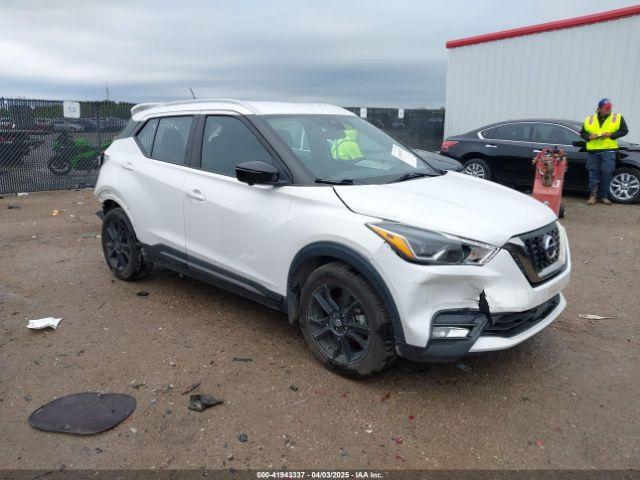  Salvage Nissan Kicks