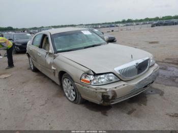  Salvage Lincoln Towncar