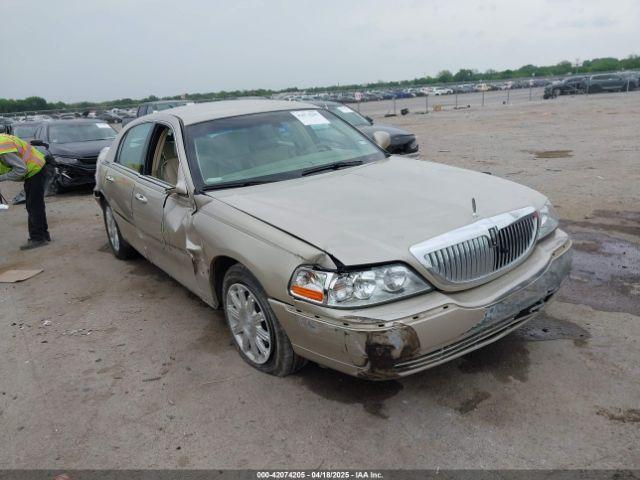  Salvage Lincoln Towncar