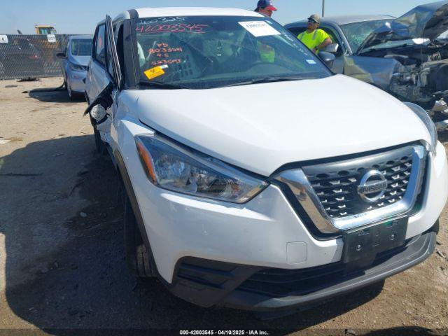  Salvage Nissan Kicks