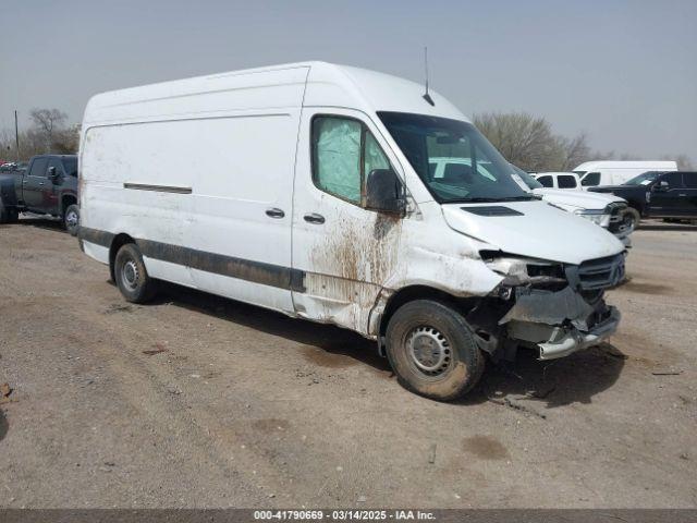  Salvage Mercedes-Benz Sprinter 2500