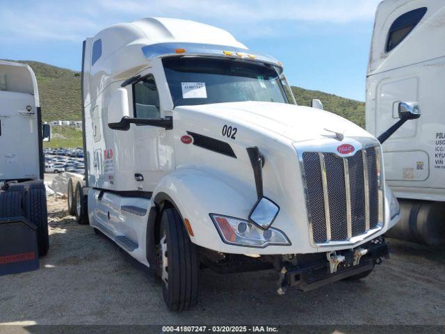  Salvage Peterbilt 579