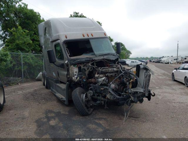  Salvage Freightliner Cascadia 125