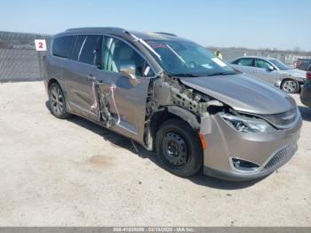  Salvage Chrysler Pacifica