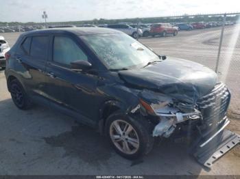  Salvage Nissan Kicks
