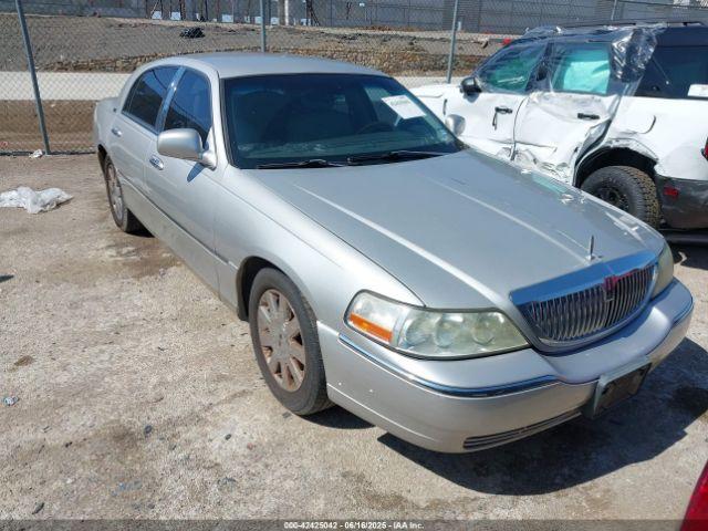  Salvage Lincoln Towncar