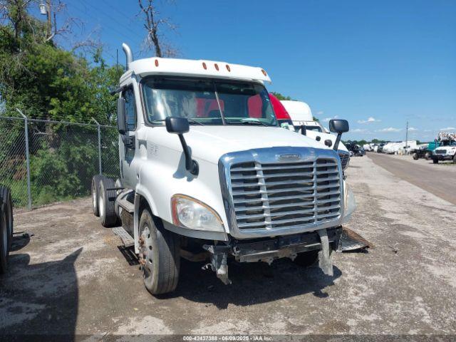  Salvage Freightliner Cascadia 125