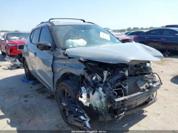  Salvage Nissan Kicks