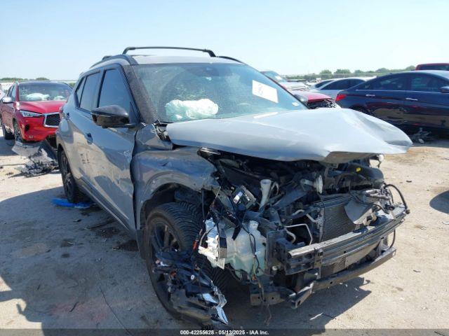  Salvage Nissan Kicks