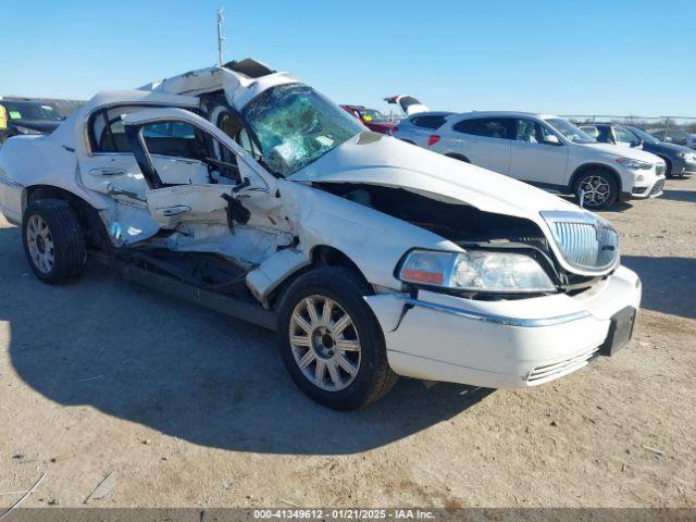  Salvage Lincoln Towncar