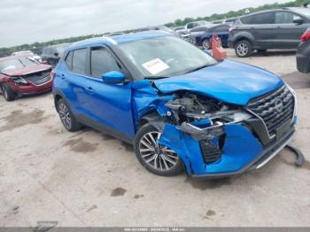  Salvage Nissan Kicks