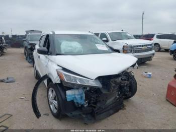  Salvage Nissan Kicks
