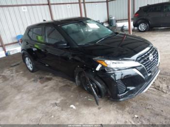  Salvage Nissan Kicks