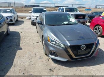  Salvage Nissan Altima