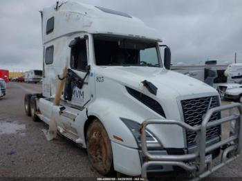  Salvage Volvo Vnl