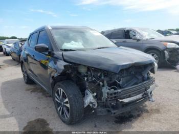  Salvage Nissan Kicks