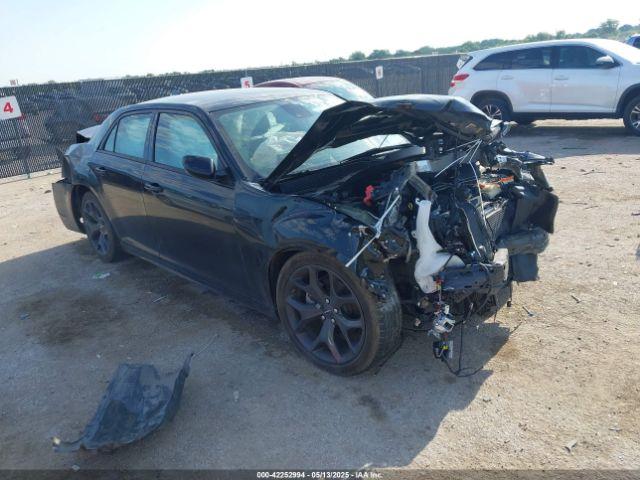  Salvage Chrysler 300