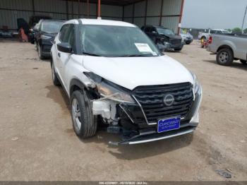  Salvage Nissan Kicks
