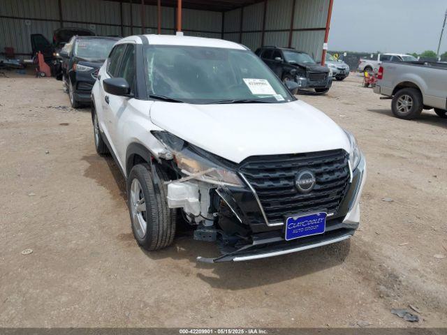  Salvage Nissan Kicks